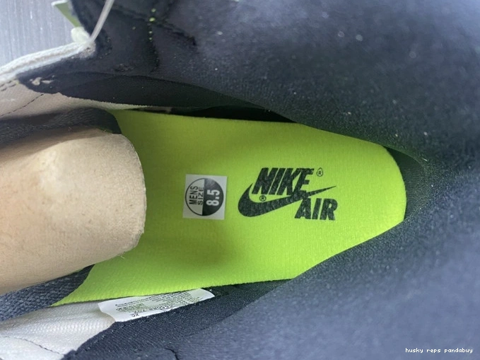 Cheap Husky 555088-702 Jordan Air Volt OG 1 High 0719